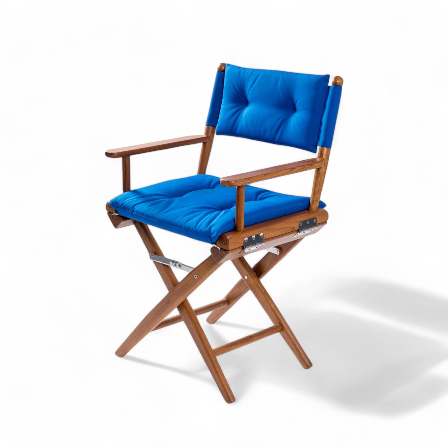 Regisseursstoel_I_deluxe_-_geolied_teak_met_kobalt_blauw_kussen