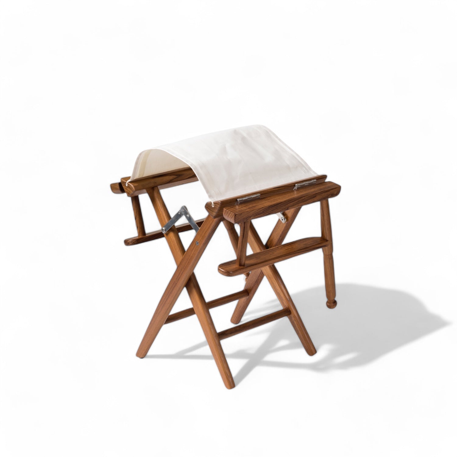 Regisseursstoel_I_deluxe_-_geolied_teak_met_navy_kussen voorbeeld inklappen stap 3