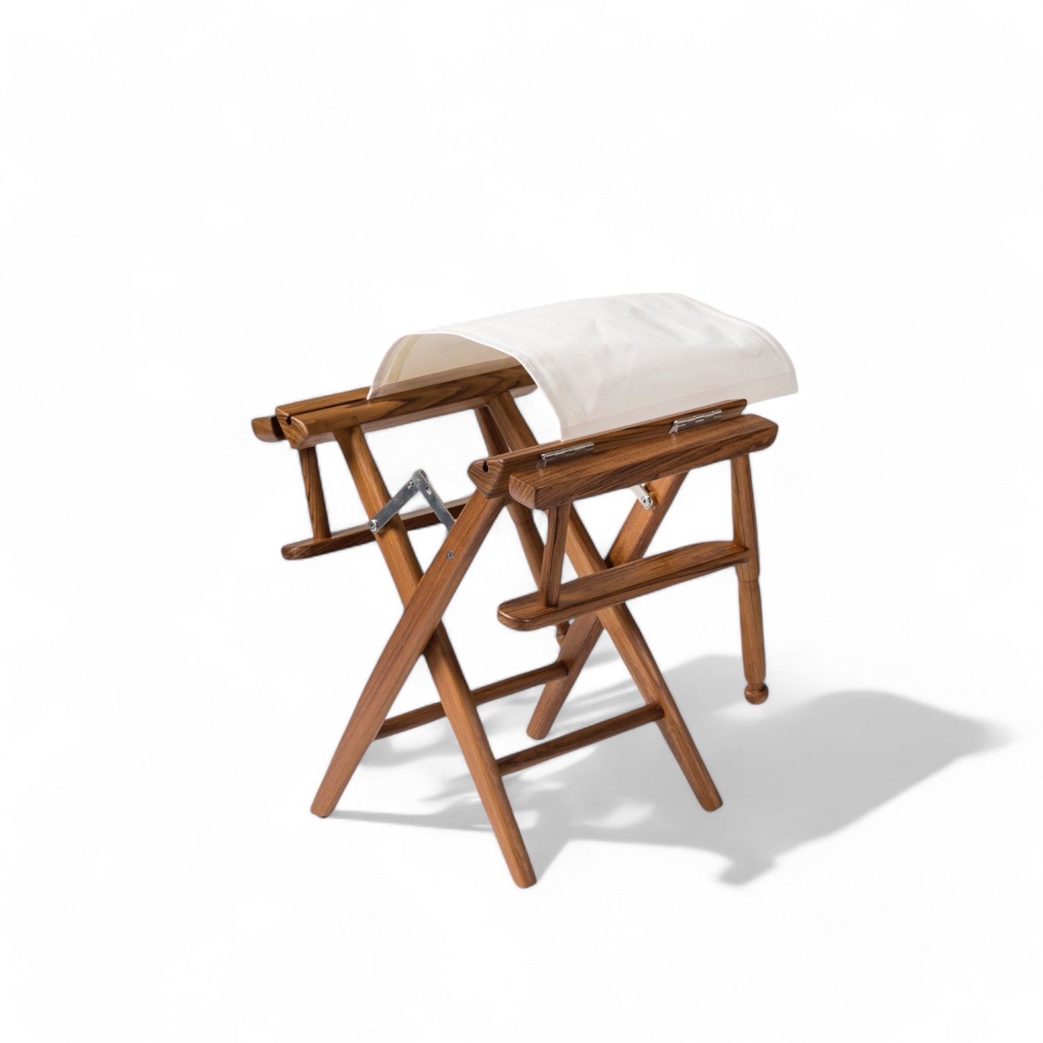 Regisseursstoel_I_deluxe_-_geolied_teak_met_navy_kussen voorbeeld inklappen stap 5