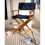 Regisseursstoel I deluxe geolied teak met navy blauw kussenset op een boot
