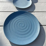 SB0112 Flamefield onbreekbaar servies Shades of Blue ingezoomd op het dinerbord
