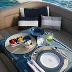 Sailor Soul Bootservies - Luxe wit en blauw met streepjes en zilverkleur anker, sfeersetting met accessoires op luxe jacht