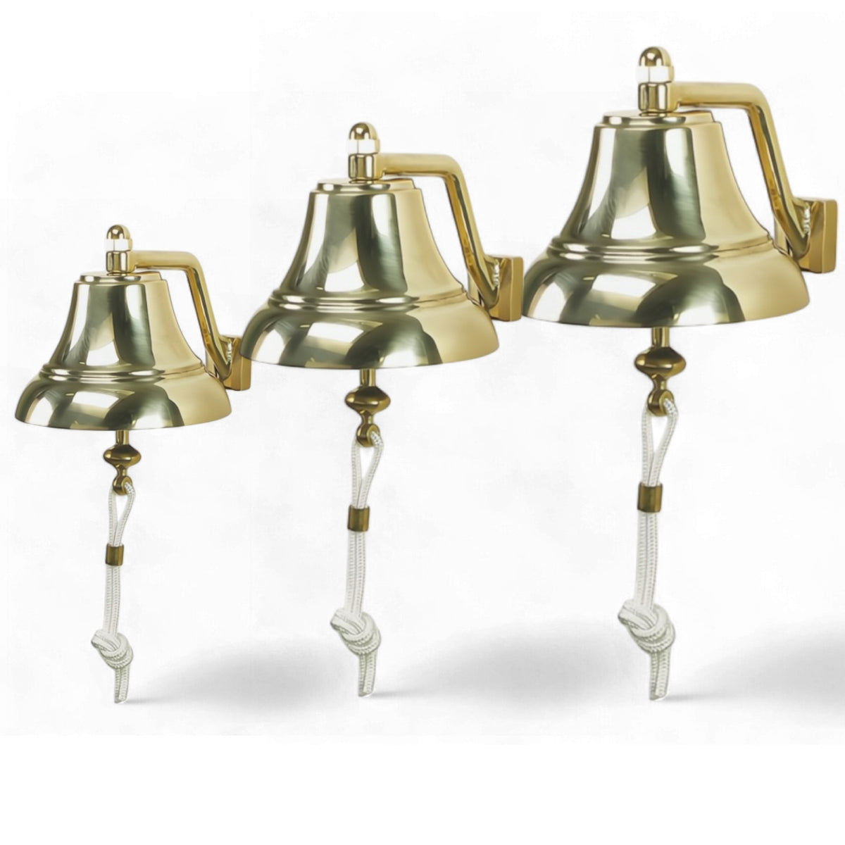 Scheepsbel messing - met speciale ophangbeugel en koord, Foresti en Suardi  sfeerfoto met alle drie de bellen bij elkaar.