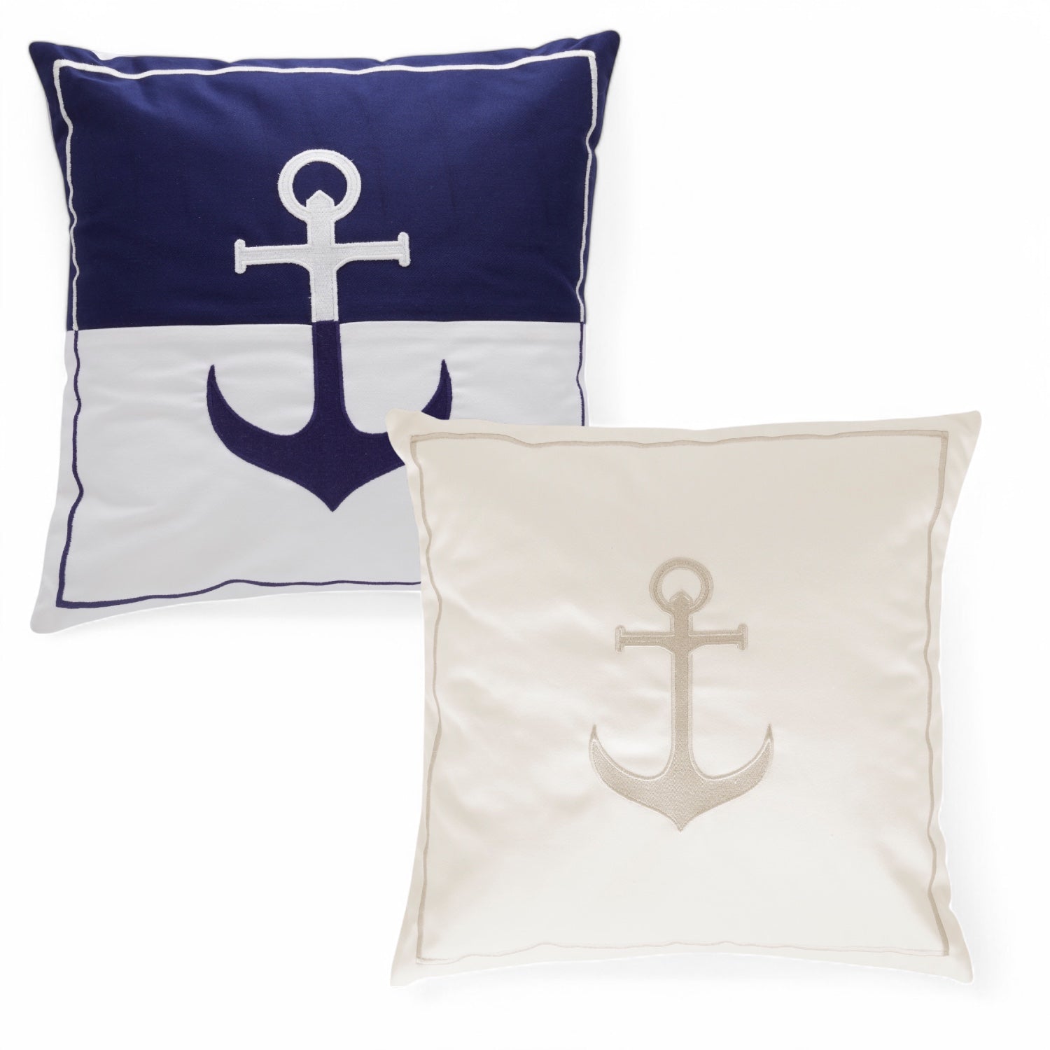 Sierkussen Santorini set van Marineblauw met ecru of effen met een strakke vierkante omlijsting en een stijlvol anker in het midden.