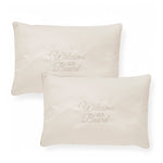 Sierkussen set (2 stuks) – nautisch design met ‘Welcome on Board’ borduursel kleur ecru met lichte tekst