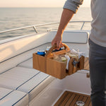 Teak bekerhouder die iemand op de boot draagt