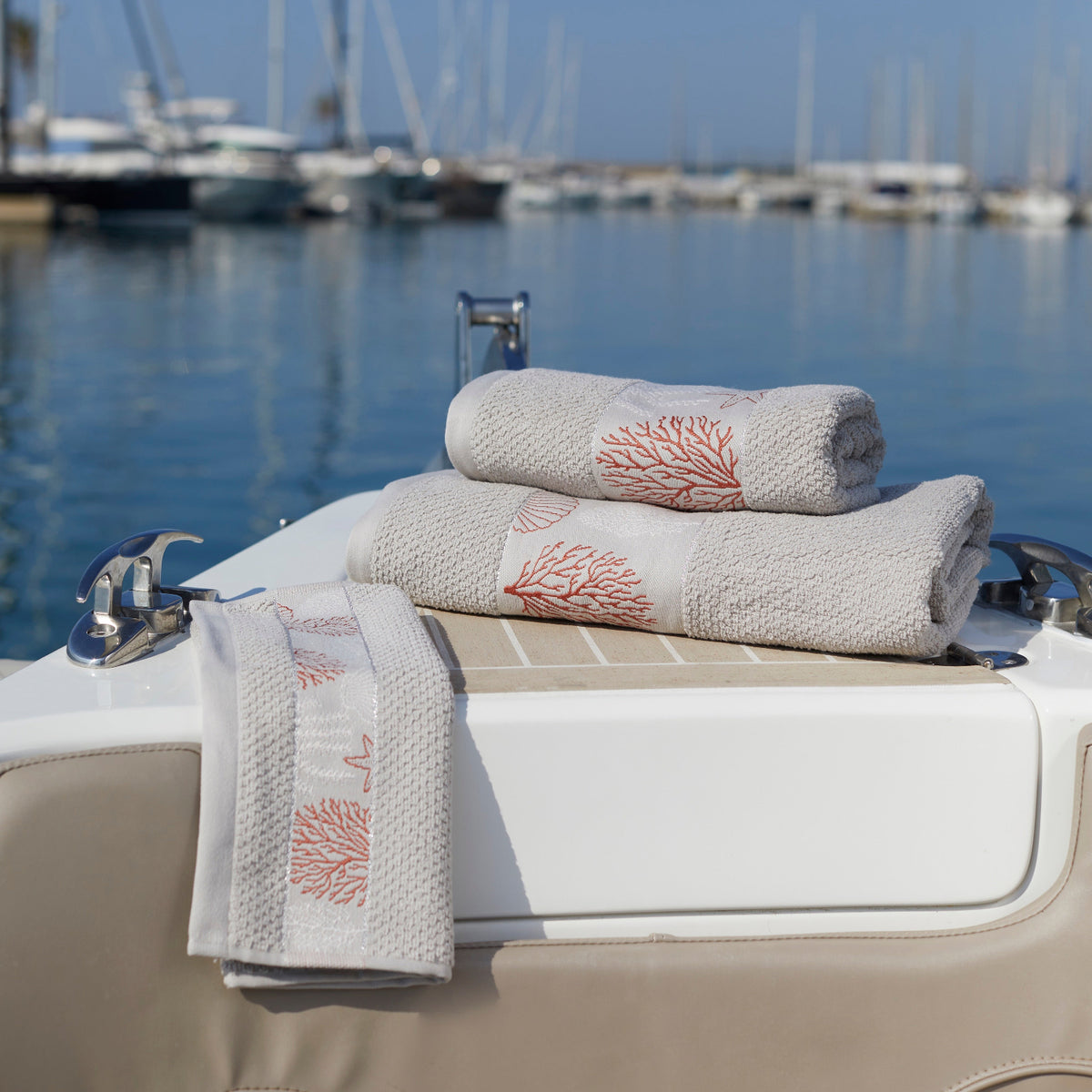 Towelset_Ibiza_Beige_Marine_Business_op_een_boot