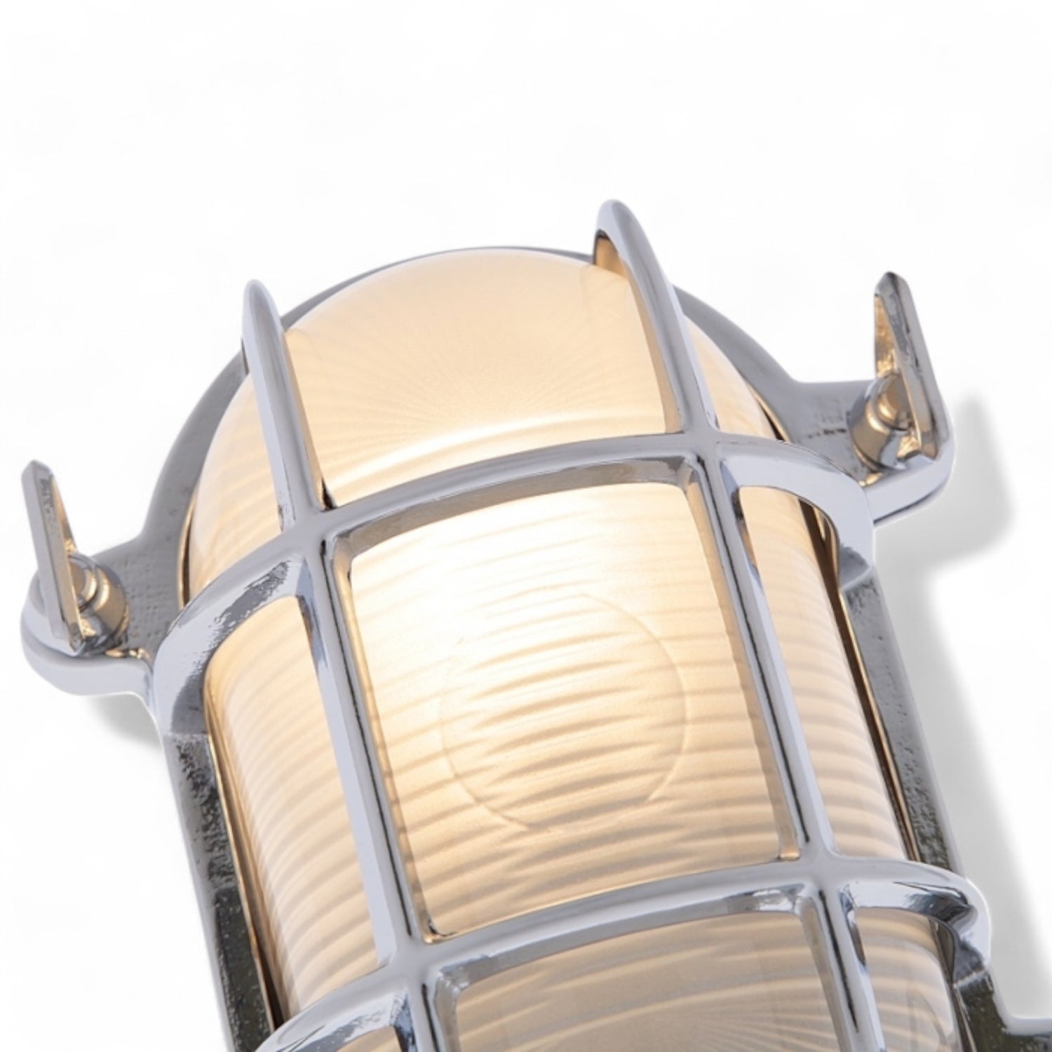 Waterdichte_ovale_nautische_buitenlamp_met_draadrooster_van_Foresti_en_Suardi_kleur_chroom_detail