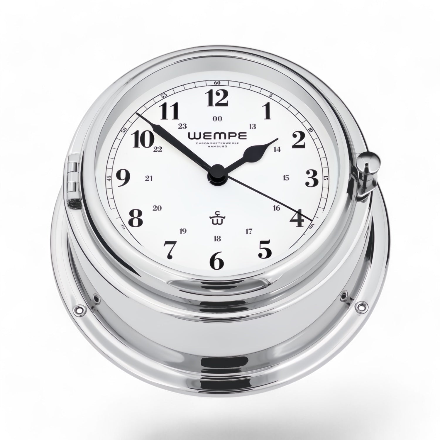 Wempe Bremen II verchroomd messing scheepsklok 150 x 75 mm – frontopening, witte wijzerplaat, quartz uurwerk met Arabische cijfers