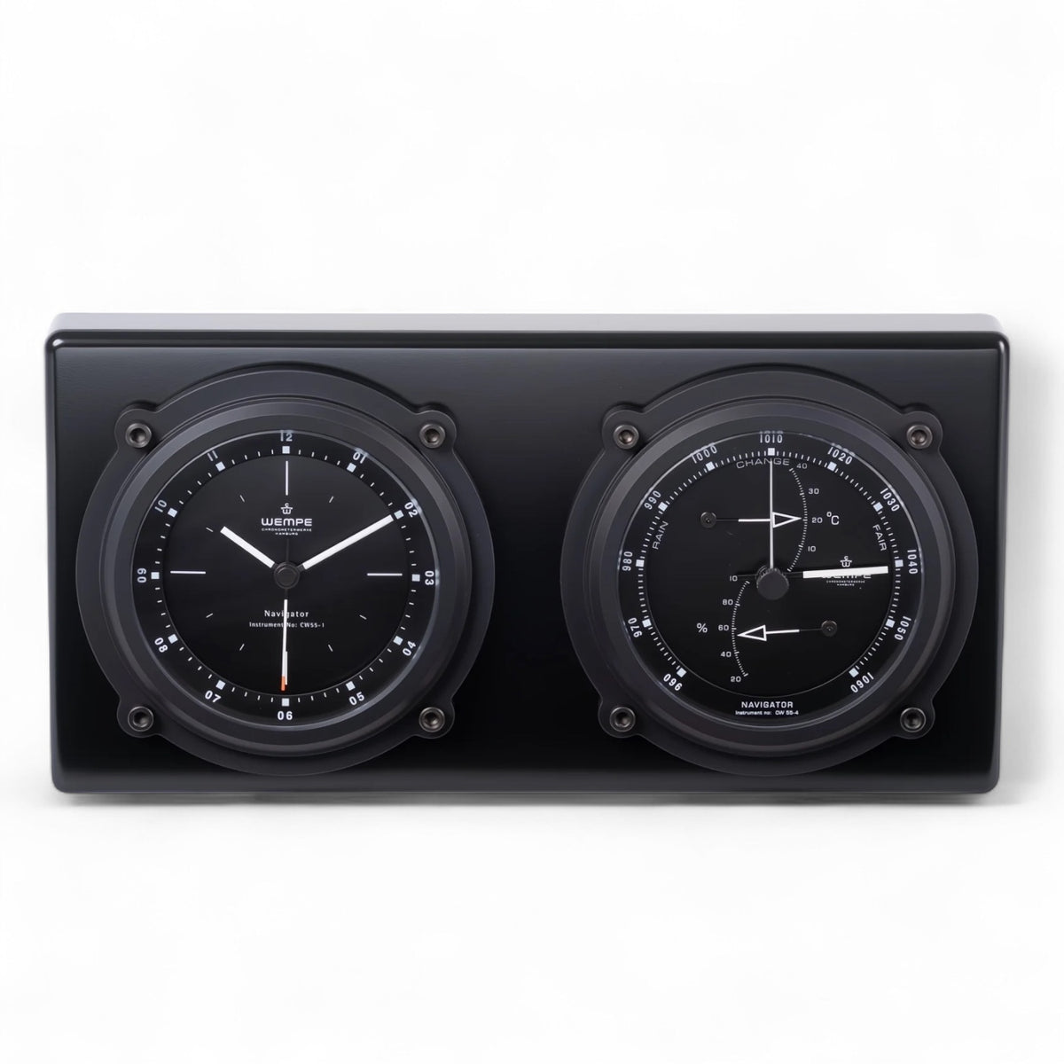 Wempe_Navigator_II_combinatie-instrument_-_klok_weerstation_zwart_aluminium_rechthoekig vooraanzicht