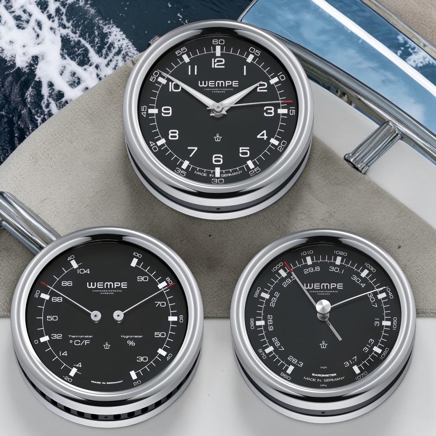 Wempe Pilot III set van 3 chroom scheepsklok met een arabische wijzerplaat ,barometer en thermohygrometer  met nautische achtergrond