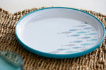 dinerbord uit Coastal melamine servies - met oceaandecor in wit, turquoise, grijs op placemate 